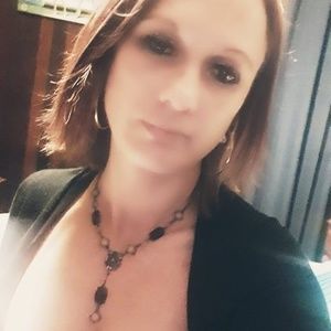 Meet your Posher, Leigh